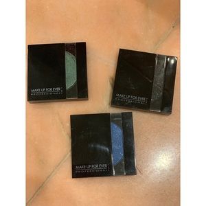 Bundle of 3 eyeshadows with glitter finish